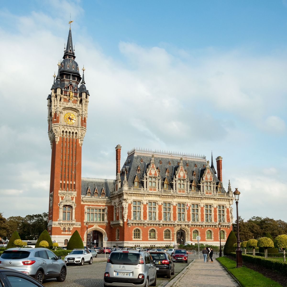 Façade de l'hôtel de ville de Calais, autorité administrative encadrant les manifestations publiques